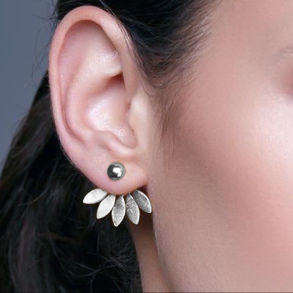 Jewelry - LAST ONE! Silver Round Studs/Petal Earring Jackets